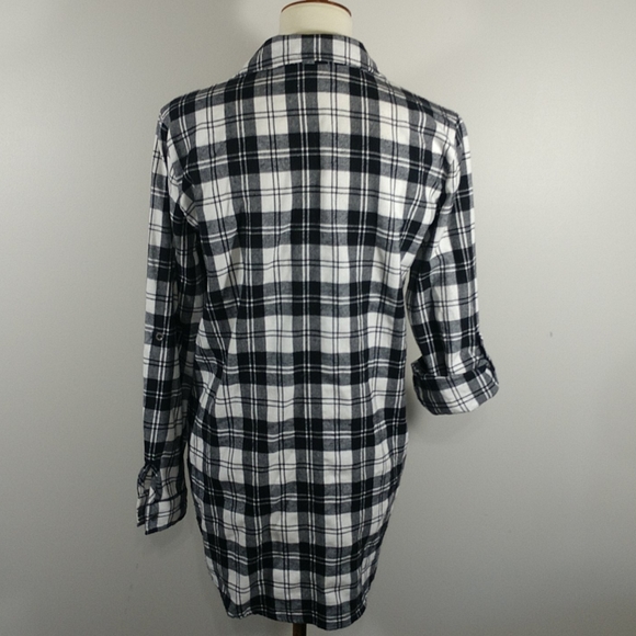 Top: Mimi Chica Long Flannel Long Sleeve Shirt - Picture 6 of 6